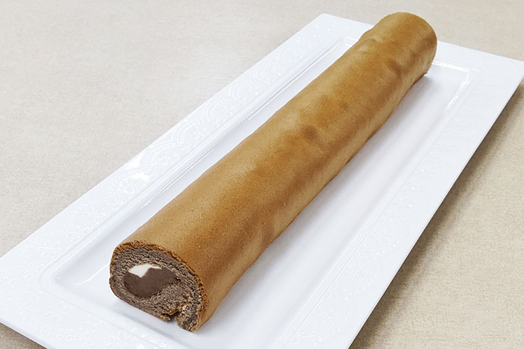 フリーカット ふわふわ生地のロールケーキ(チョコ×ミルク)
