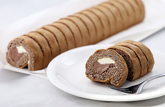 カット済み ふわふわ生地のロールケーキ(チョコ×ミルク)