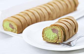 カット済み ふわふわ生地のロールケーキ(抹茶×チョコ)