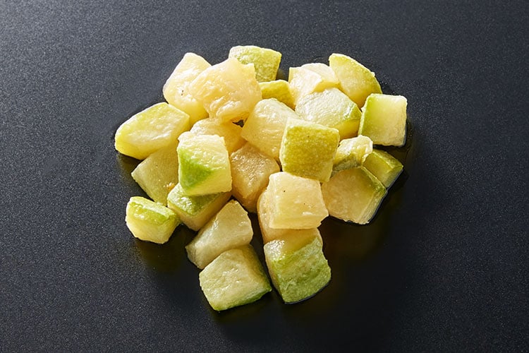フライドズッキーニ（ダイスカット）｜商品情報｜神栄株式会社 食品部｜業務用冷凍食品のサプライヤー